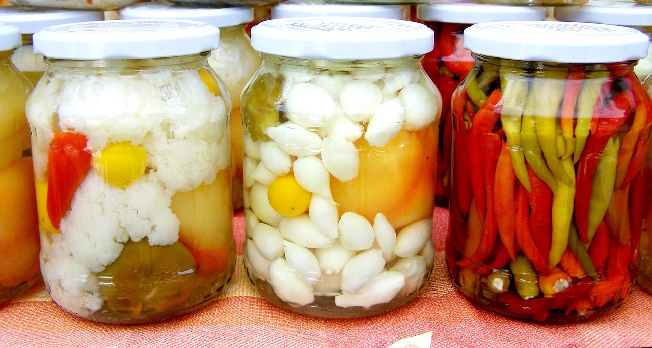 entdecken sie alles über das einlegen (pickling): von traditionellen methoden bis zu modernen tipps erfahren sie, wie sie gemüse und andere lebensmittel haltbar und geschmackvoll machen. starten sie ihr einmach-abenteuer jetzt!